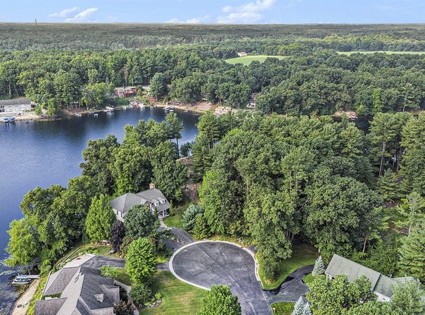 12487 Horseshoe Drive NE, Gowen, MI 49326