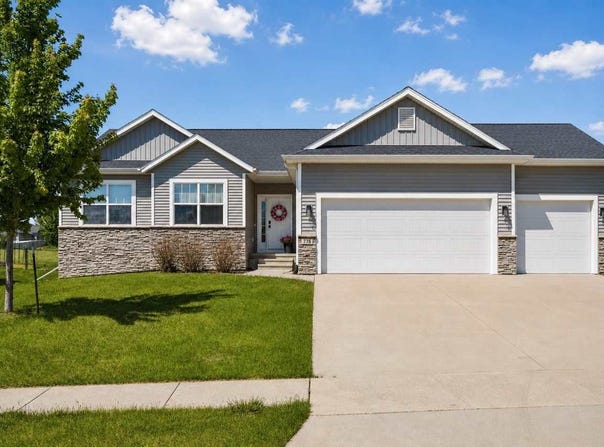 778 Archer Dr, Marion, IA 52302
