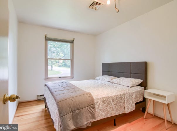 3810 MANOR DRIVE, HARRISBURG, PA 17110