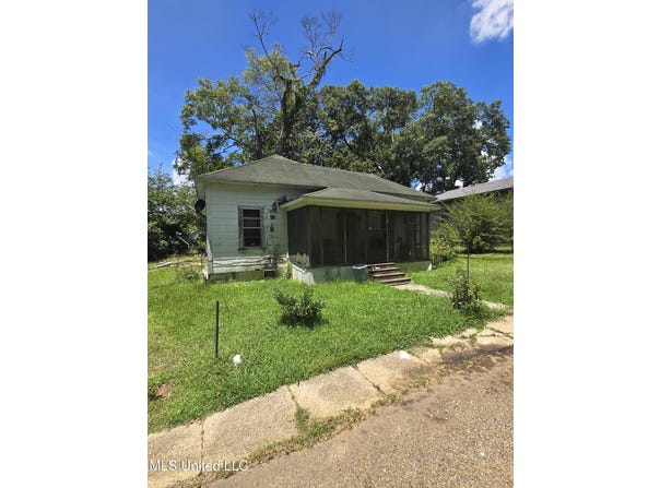 214 S Lowe Street, Hazlehurst, MS 39083