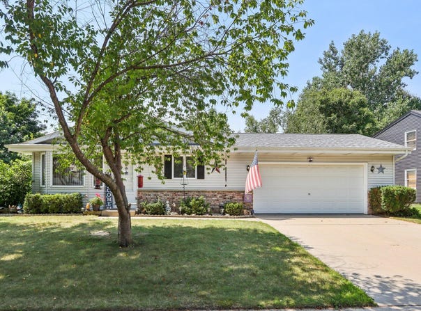 436 Sheridan Dr, West Bend, WI 53095