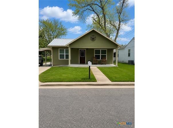 310 N La Grange Street, Hallettsville, TX 77964