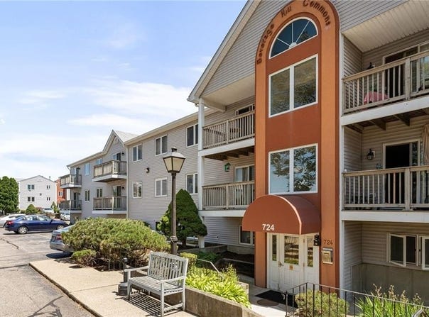 724 Beverage Hill Avenue, Pawtucket, RI 02861