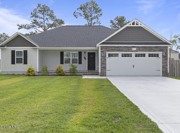 408 Wind Sail Court, Sneads Ferry, NC 28460