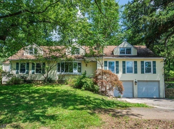 10 Woodland Ter, High Bridge Boro, NJ 08829-1010