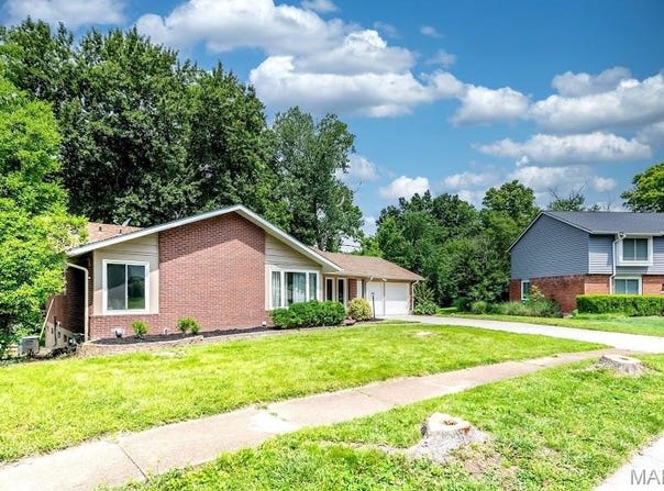 471 Maymont Drive, Ballwin, MO 63011