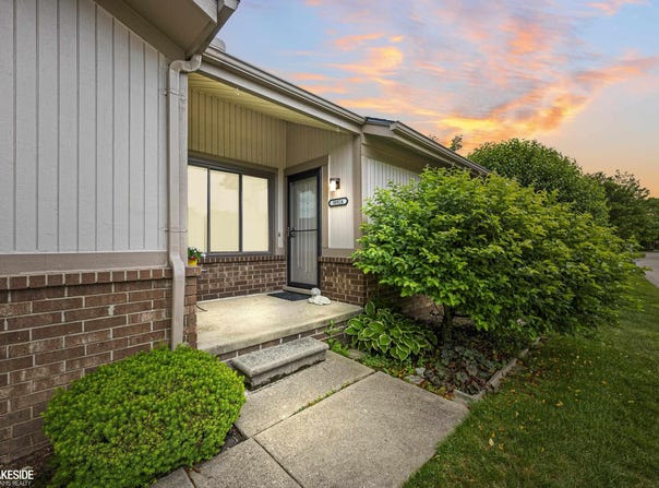 38924 E Windmill Pointe Drive, Clinton Township, MI 48038