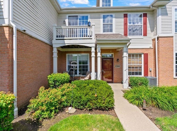 2201 Concord Drive, McHenry, IL 60050