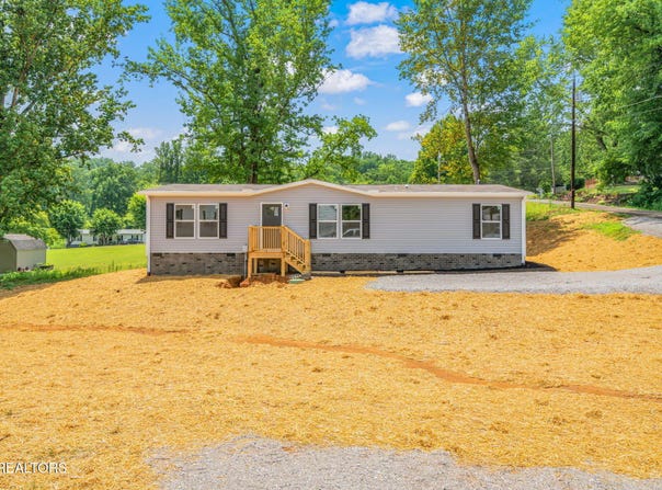 133 Ford Ave, Harriman, TN 37748