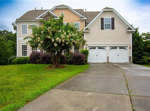 3510 Meadow Glen Court, Clemmons, NC 27012