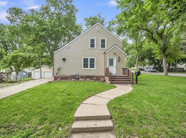 1021 N 7th Street, Estherville, IA 51334