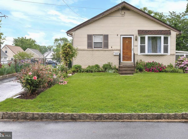 668 HUTCHINSON TERRACE, HOLMES, PA 19043