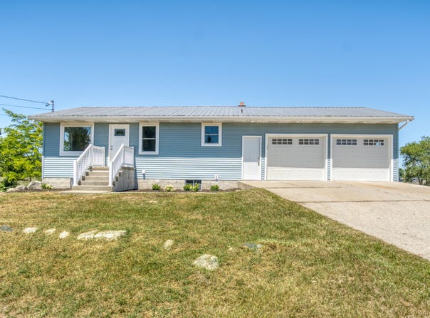 20106 W Lake Montcalm Road, Howard City, MI 49329