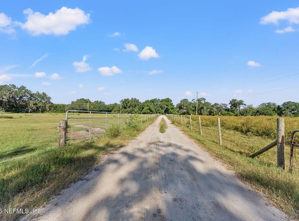 4203 SE US HWY 301, Hawthorne, FL 32640
