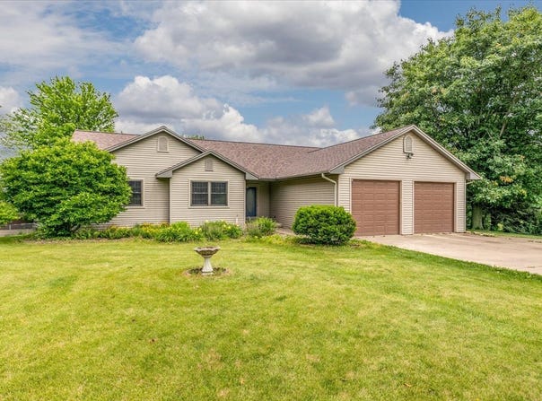 2706 W 15th Street S, Newton, IA 50208