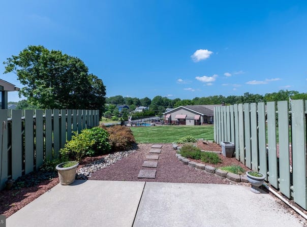 51 ROBODA BOULEVARD, ROYERSFORD, PA 19468