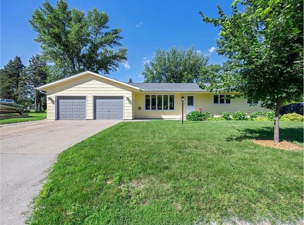 326 Circle Drive SW, Hutchinson, MN 55350