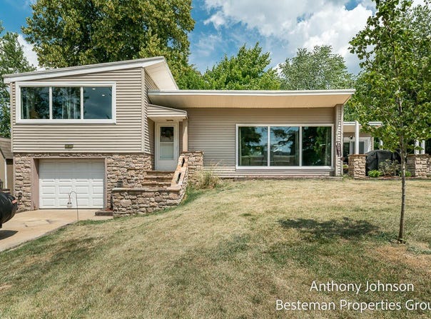73 Cedar St Street NE, Cedar Springs, MI 49319