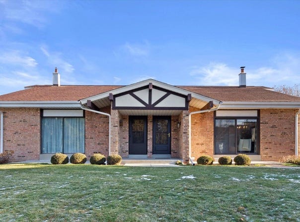 W54n107 McKinley Ct, Cedarburg, WI 53012