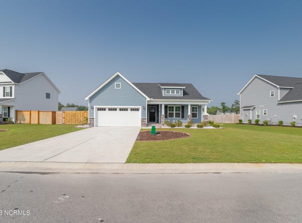 432 Pebble Shore Drive, Sneads Ferry, NC 28460