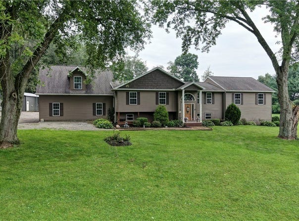 9263 Manchester Avenue SW, Beach City, OH 44608