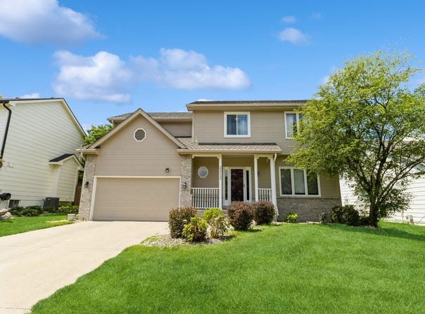 2212 NW 139th Street, Clive, IA 50325