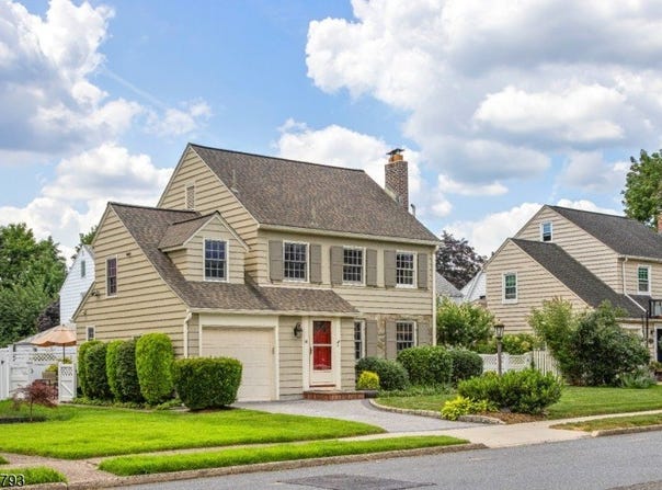30 Haines Dr, Bloomfield Twp., NJ 07003-2906