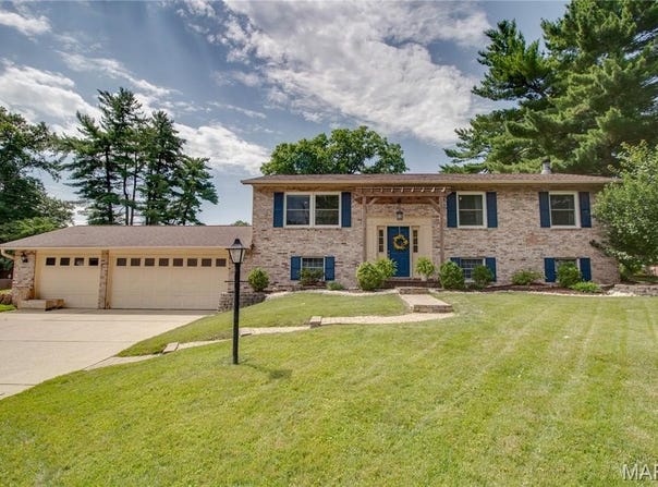 1905 Cheyenne Drive, Godfrey, IL 62035