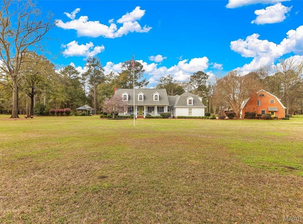 127 Deepwoods Circle, Valley Grande, AL 36701