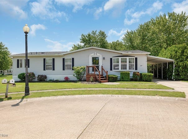 8 Harmony, Olmsted Twp, OH 44138