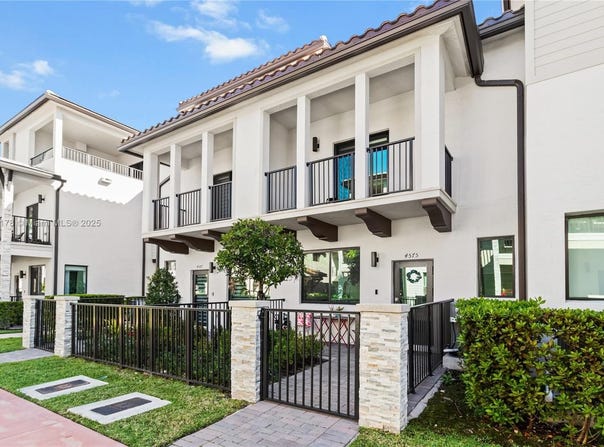 4575 NW 83rd Pkwy, Doral, FL 33166
