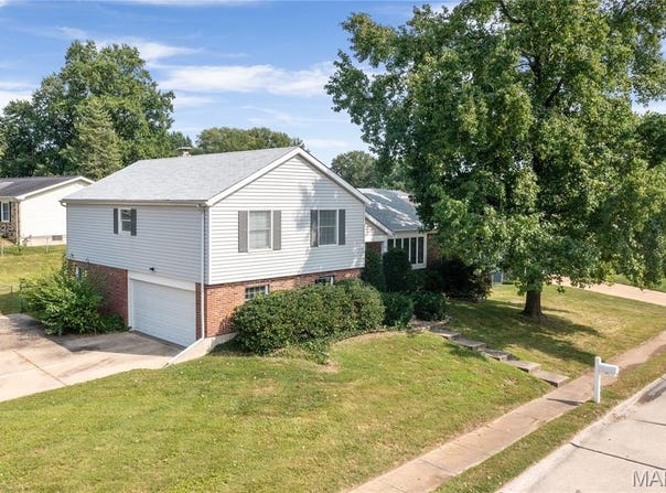 2516 Westminister Drive, St Charles, MO 63301