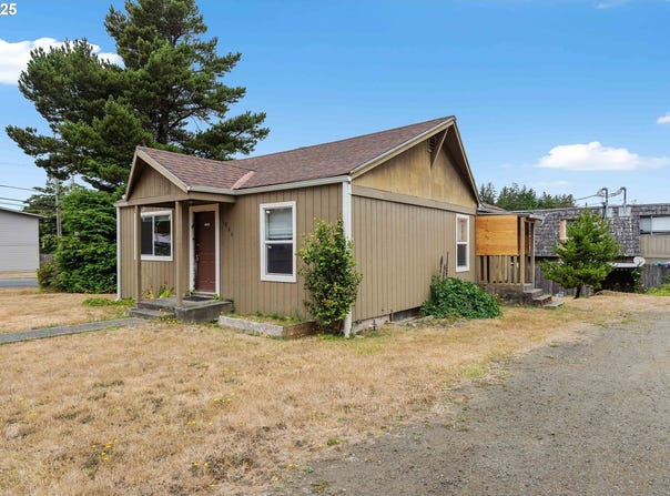 1806 THOMAS AVE, Coos Bay, OR 97420