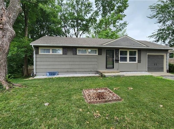 203 W Sunrise Drive, Belton, MO 64012