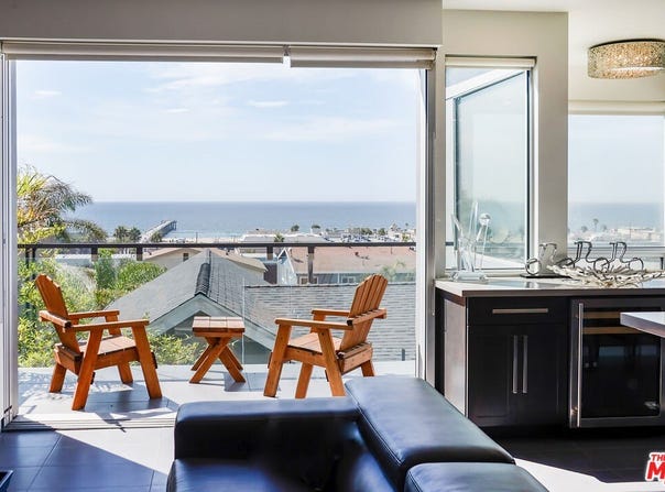 1204 Monterey Blvd, Hermosa Beach, CA 90254