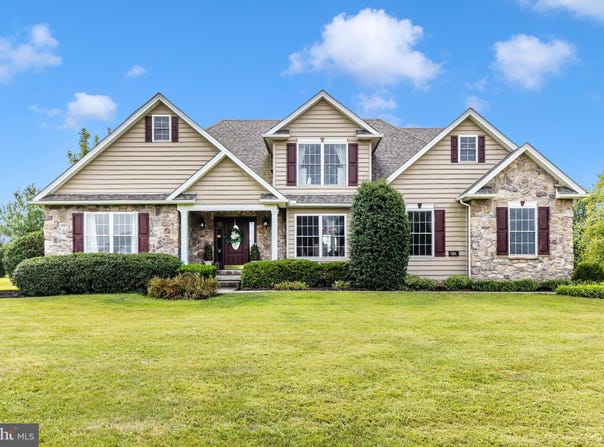 121 TYOAKA DRIVE, LITTLESTOWN, PA 17340