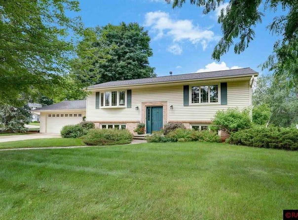 143 Woodcrest Terrace, Le Sueur, MN 56058