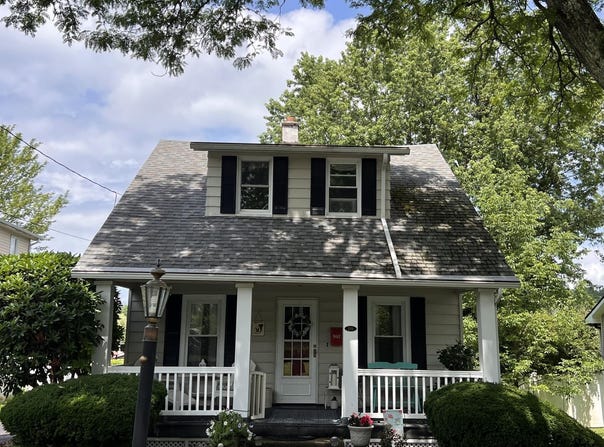 209 Hall Avenue, Clarks Green, PA 18411