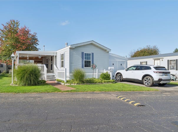 2714 GREENCREST Drive, Erie, PA 16506