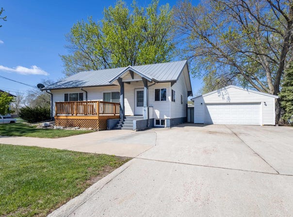 102 W Elder St, Canton, SD 57013-1261