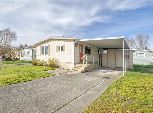 303 SANDLEWOOD Drive, Grants Pass, OR 97526