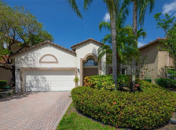 1490 SW 159th Ave, Pembroke Pines, FL 33027