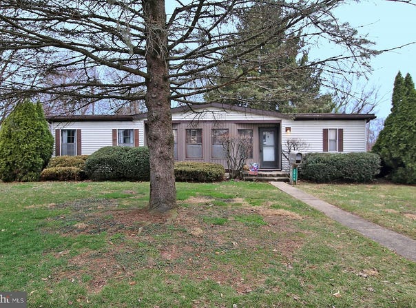 2015 E PENNSYLVANIA Avenue, LEBANON, PA 17042