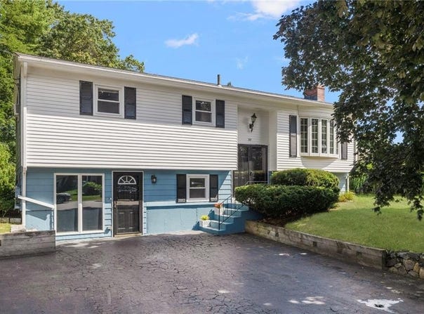 30 Birchwood Lane, West Warwick, RI 02893