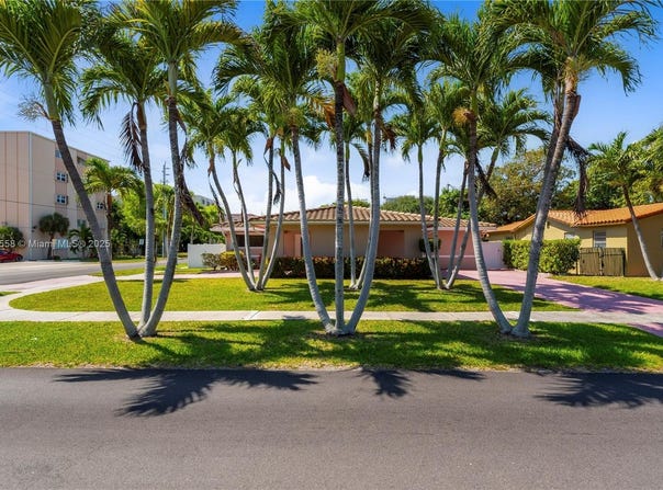 1124 NE 3rd St, Hallandale Beach, FL 33009