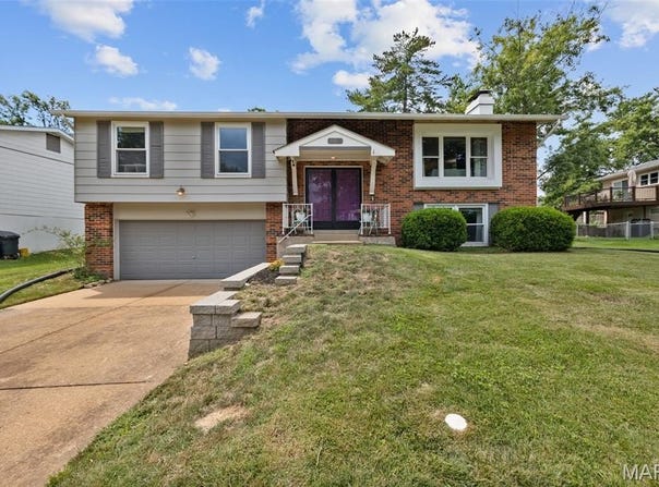 380 Genoa Drive, Ballwin, MO 63021