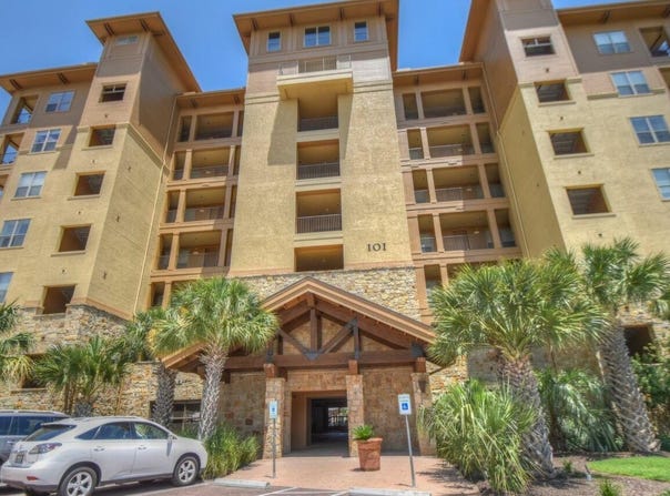101 West Bank DR, Horseshoe Bay, TX 78657