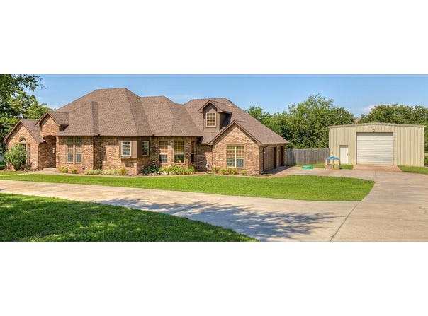 825 Liveoak Lane, Blanchard, OK 73010