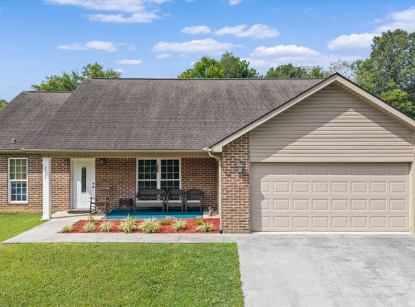 3105 Arthur Walker Rd, Maryville, TN 37803