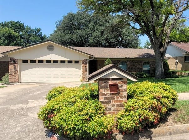 800 Rockledge Drive, Saginaw, TX 76179